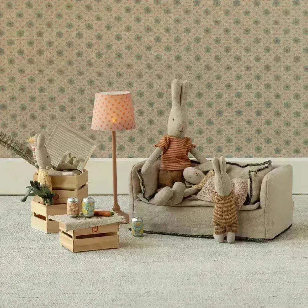 Sofa miniature para ratoncitos y conejos