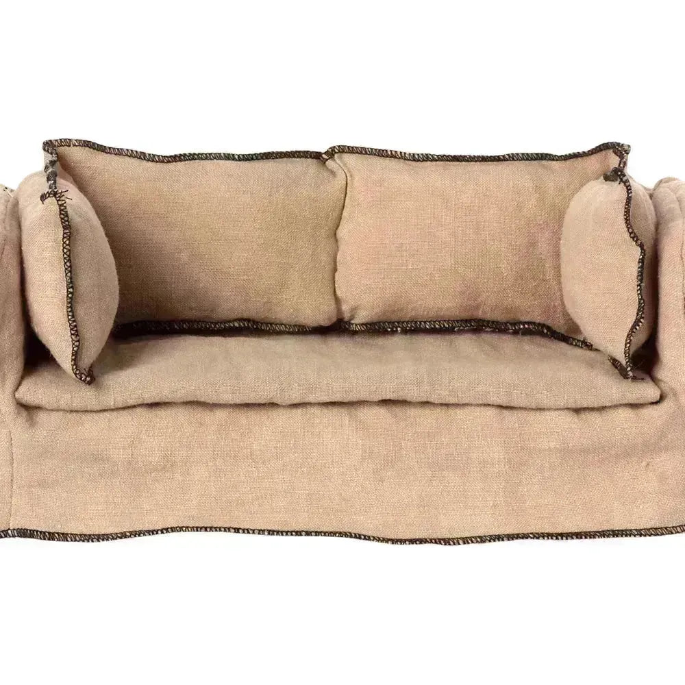 Sofa miniature para ratoncitos y conejos