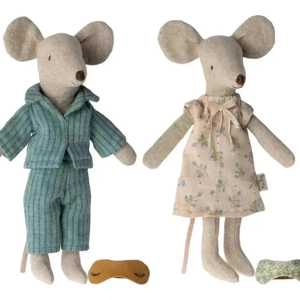 Mum and dad mice in cigarbox