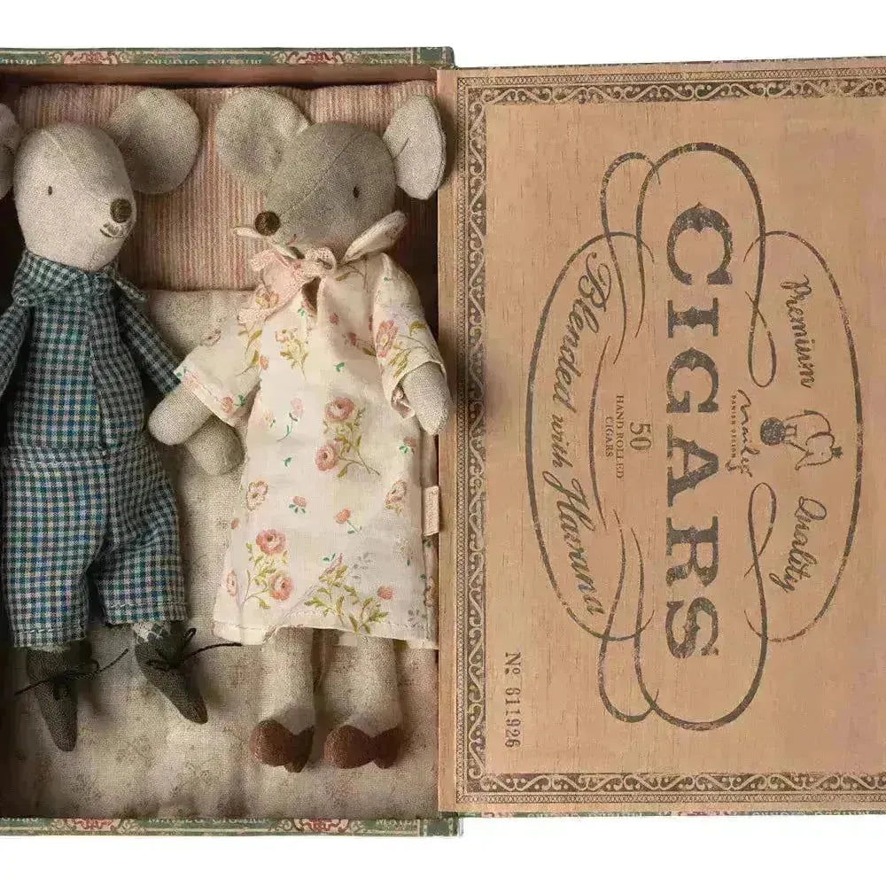Grandma and Grandpa mice in cigarbox