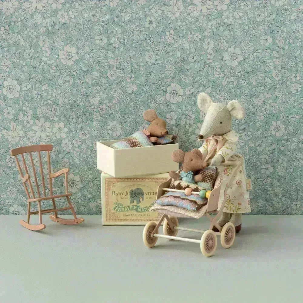 Ratoncito - Sleepy/wakey baby mouse in matchbox Rose