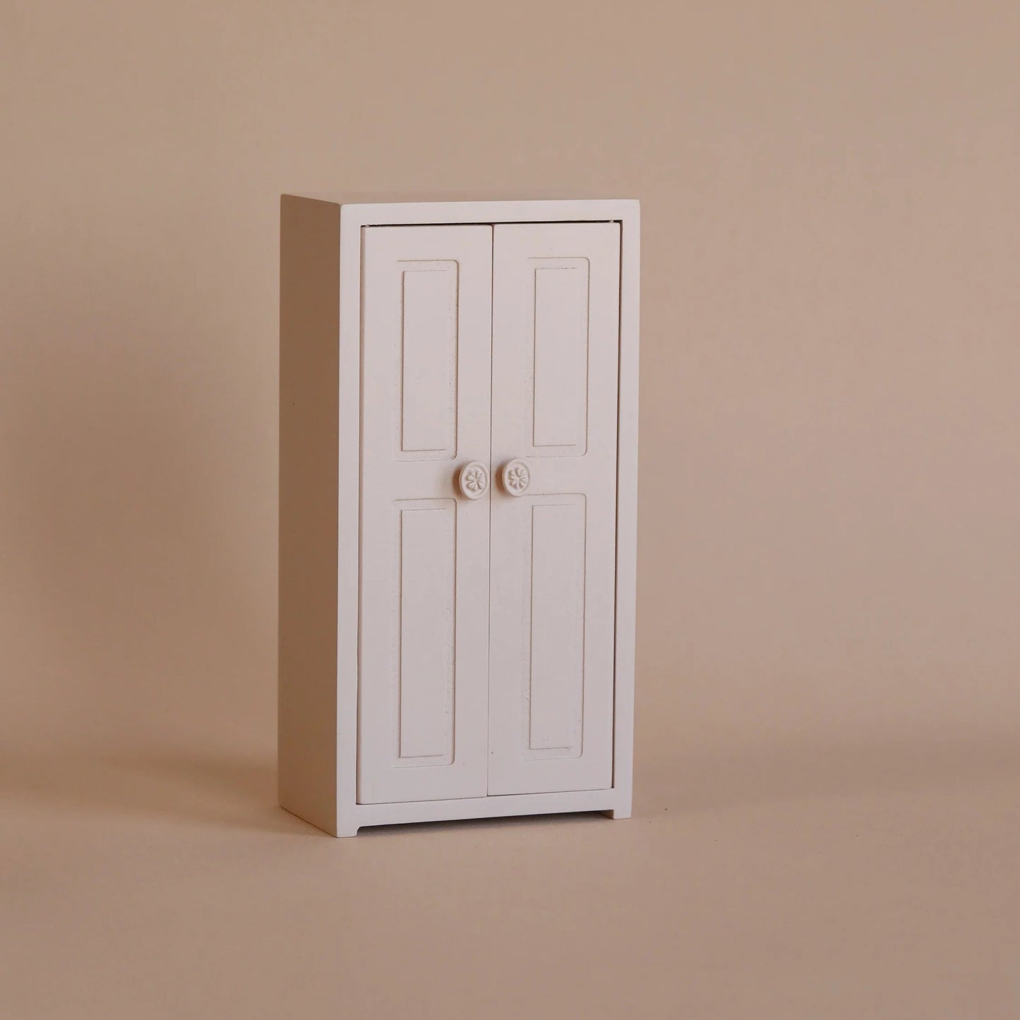 Closet de madera para ratoncitos - Rose
