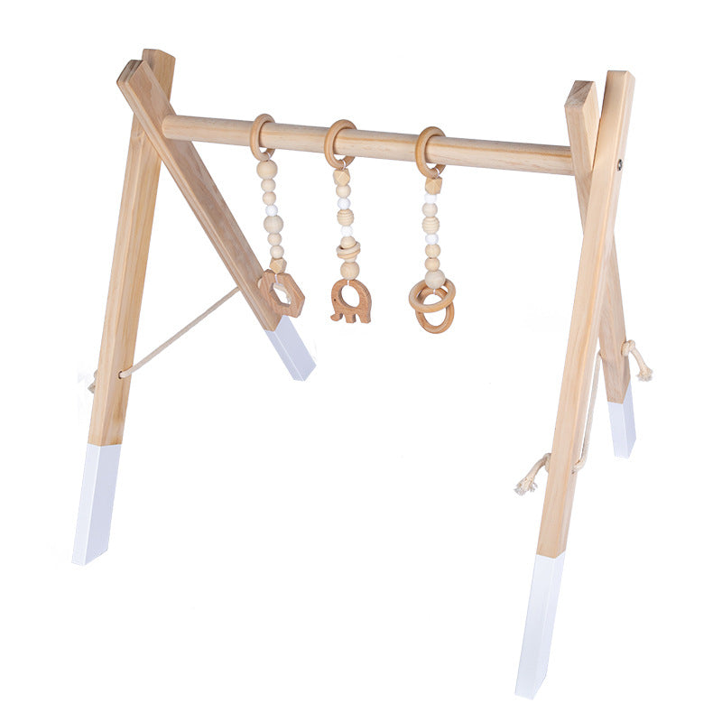 Gimnasio de madera Nordic con colgantes black and white