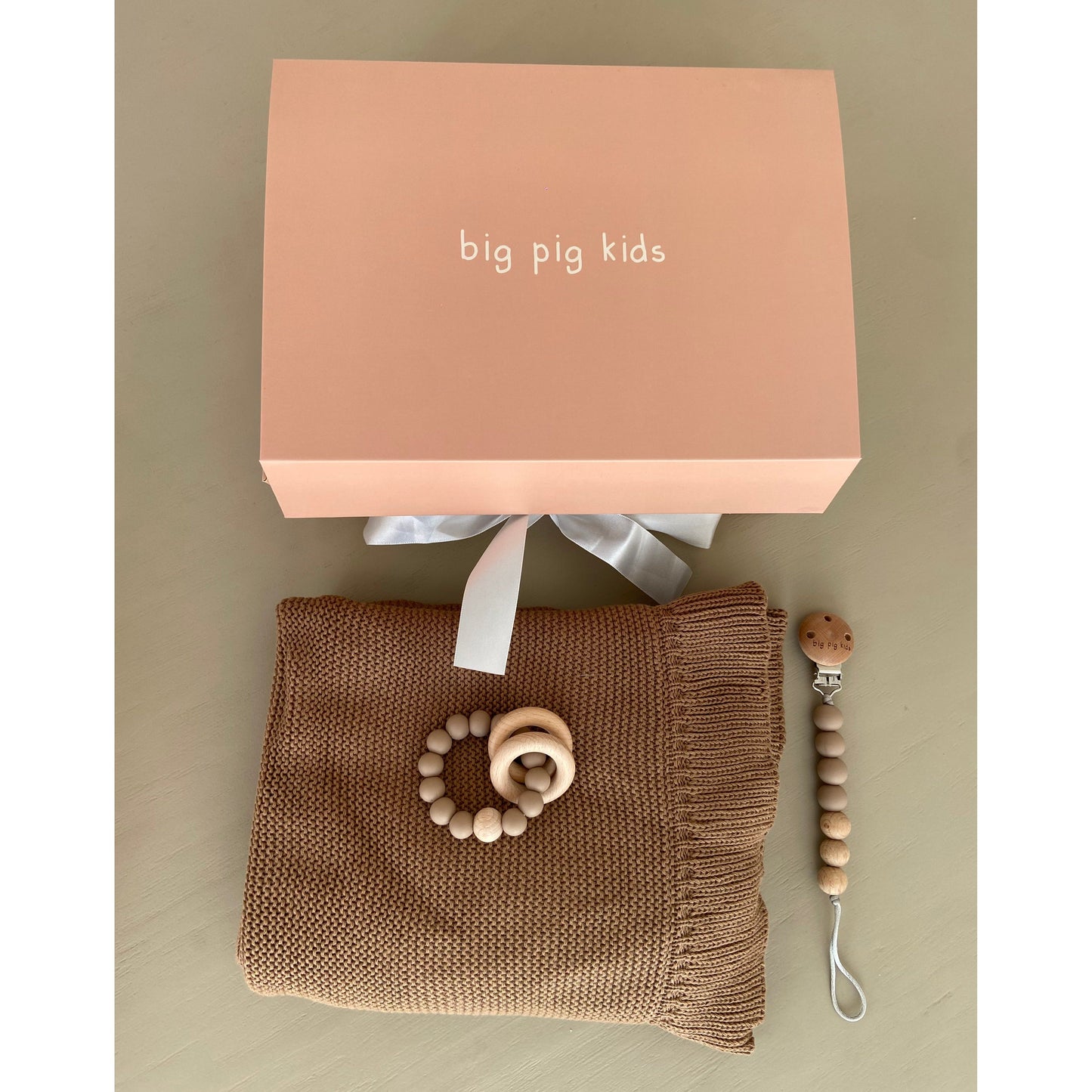 Caja de regalo - Baby knitted mocha mousse