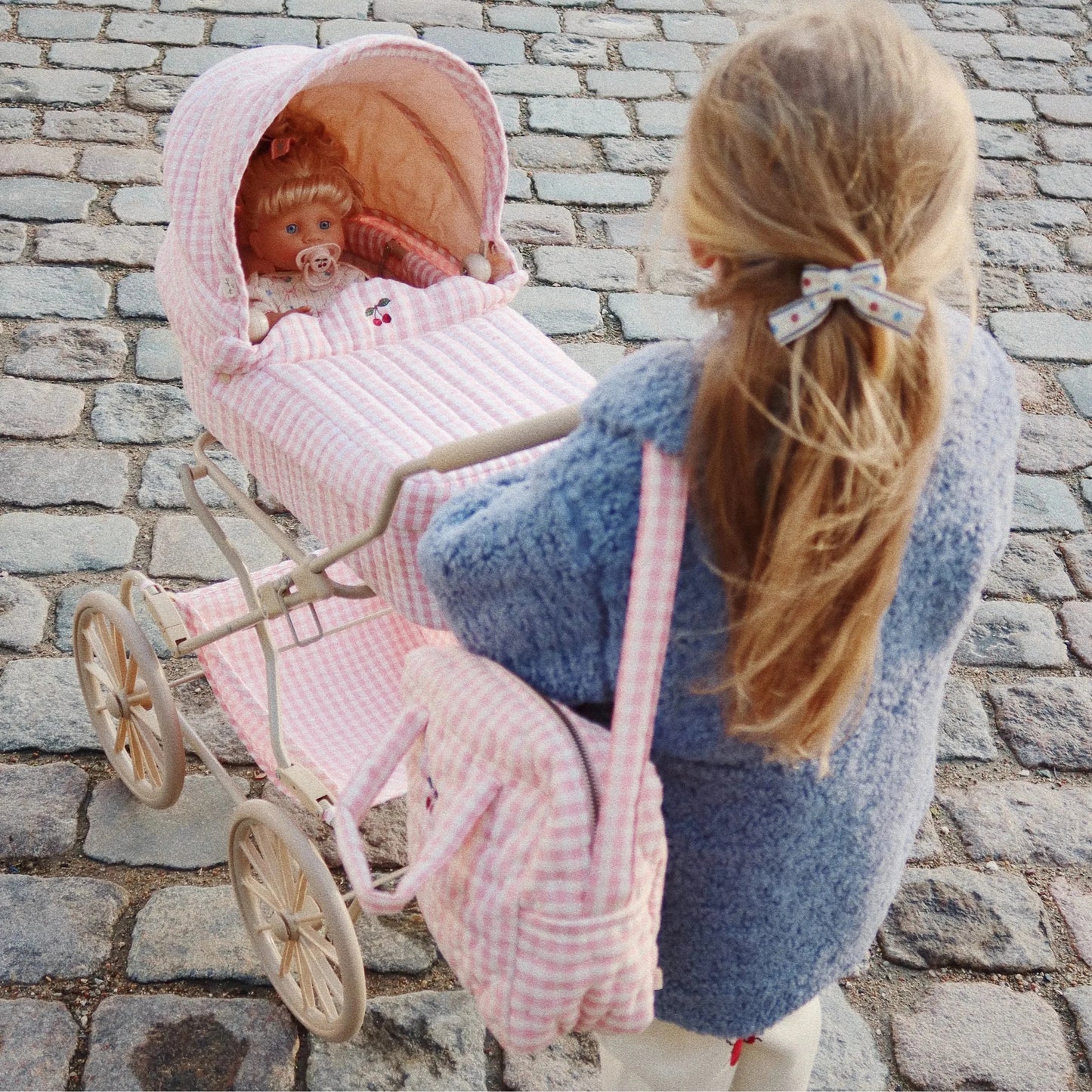 Coche / Moises Vintage para muñecas - Powder pink check