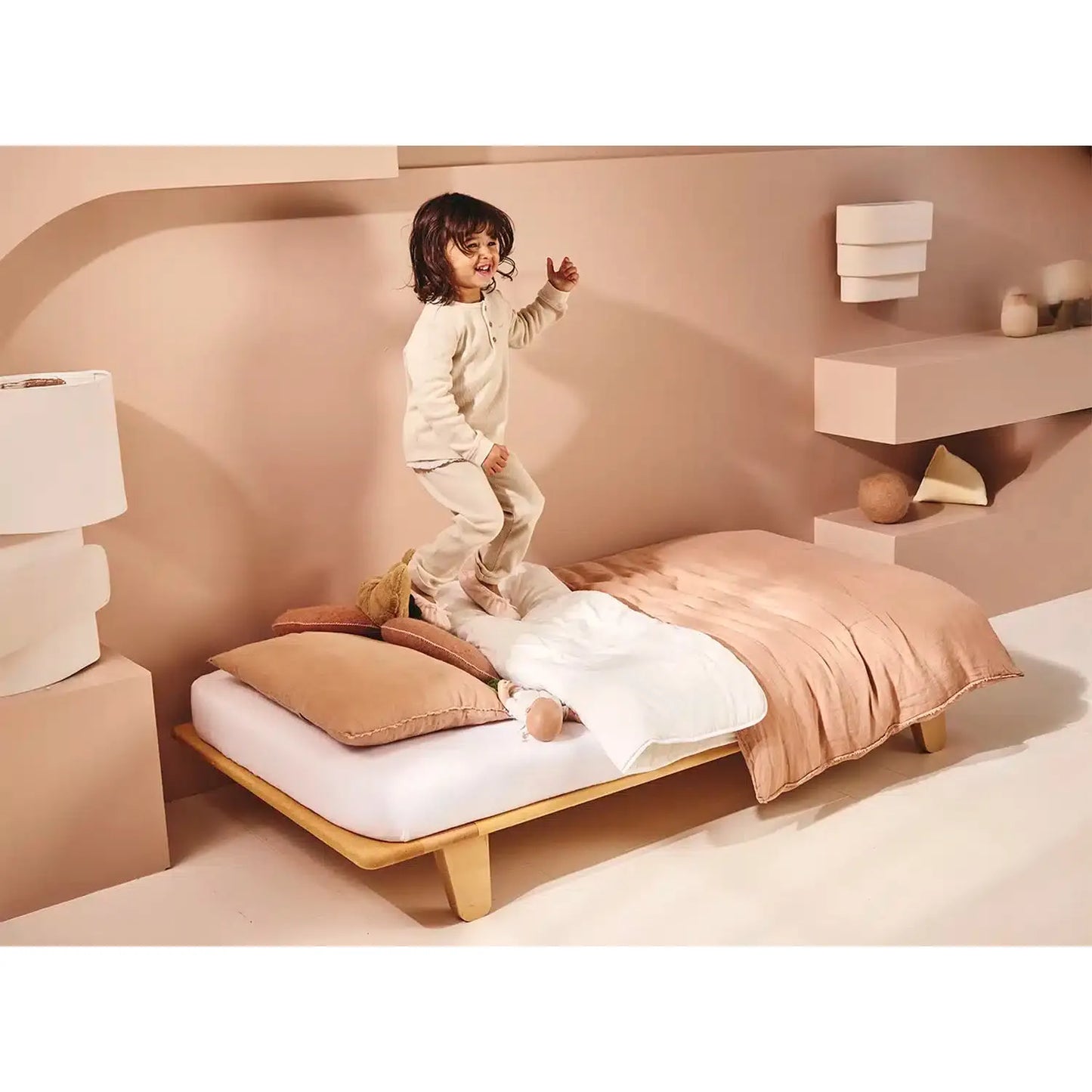 PRE-ORDER Cama de transición Yomi