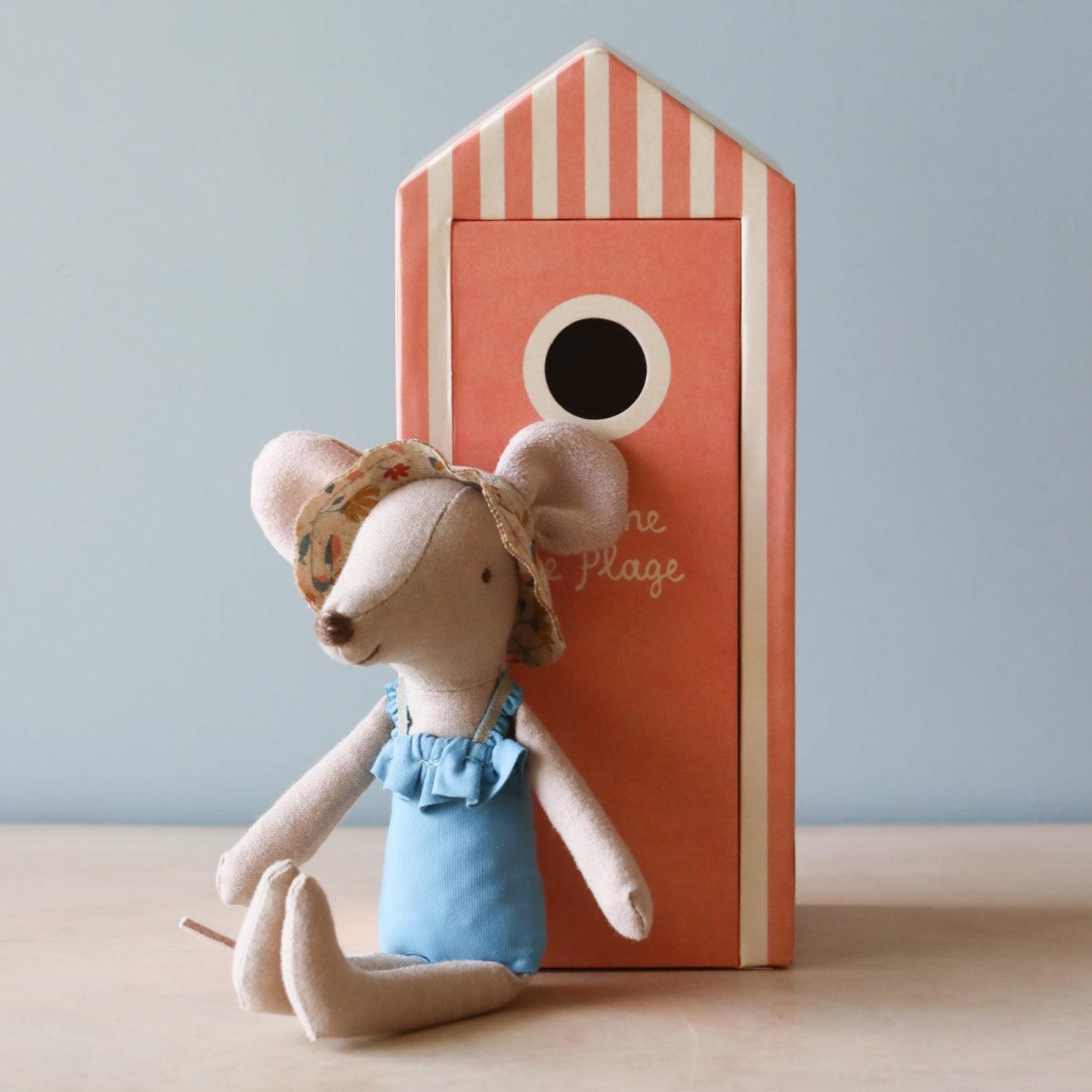 Ratoncito - Beach Mice Mum in a Cabin