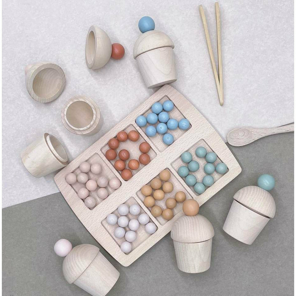 Balls in a cup - Montessori