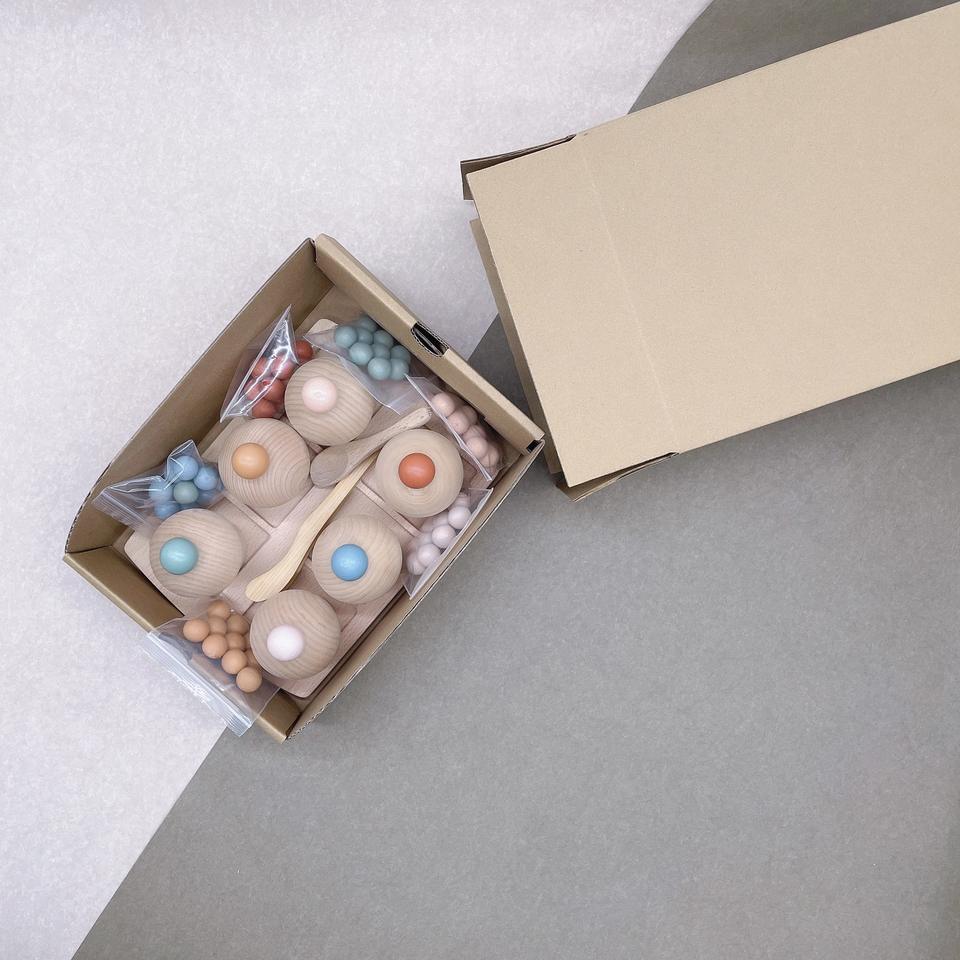 Balls in a cup - Montessori