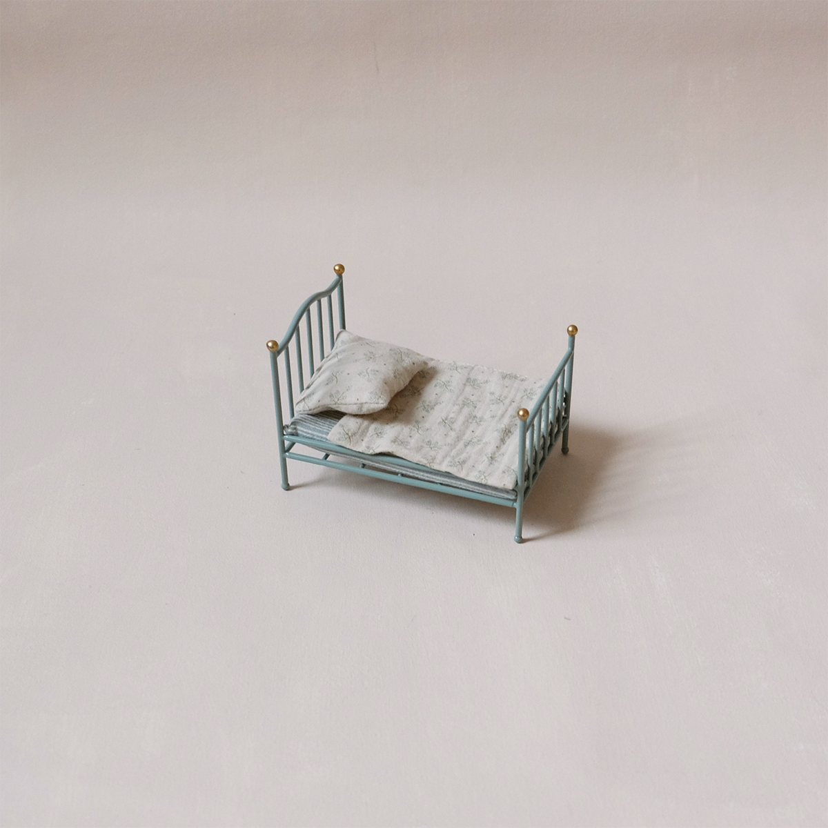 Cama Vintage para ratoncito - Mint