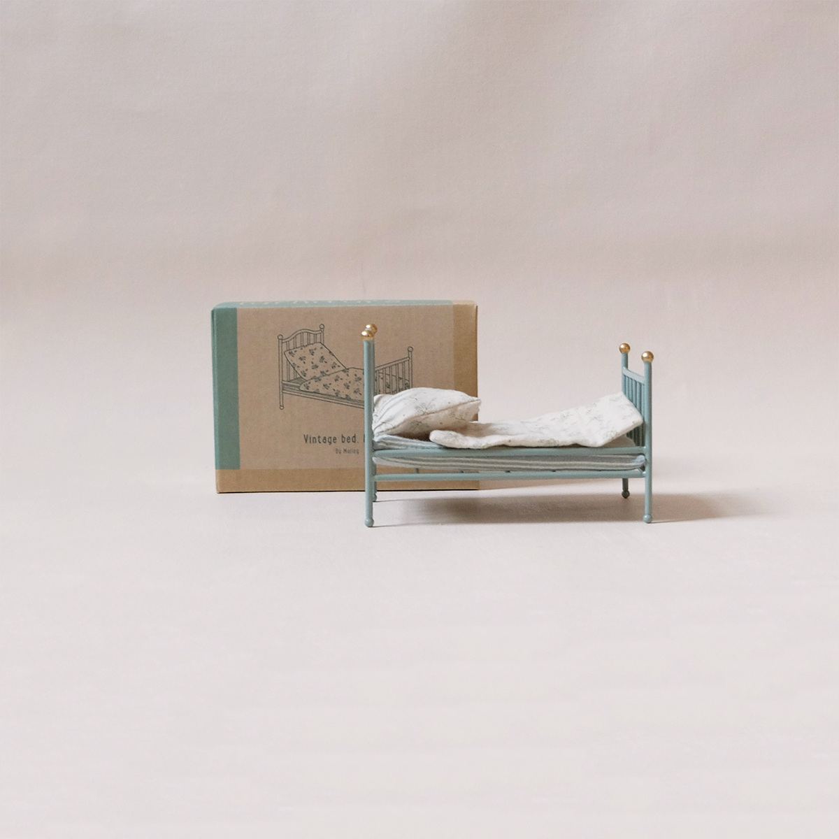 Cama Vintage para ratoncito - Mint