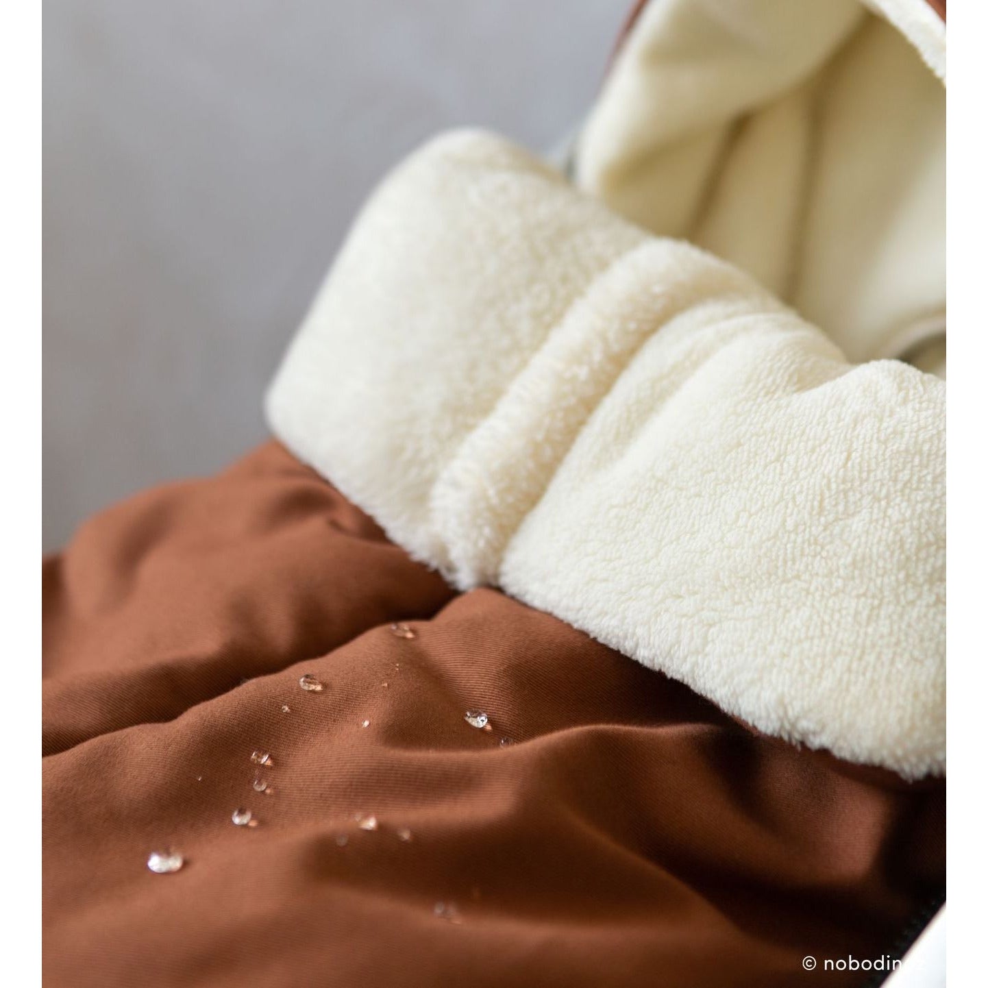 Saco de paseo impermeable baby on the go - Clay Brown