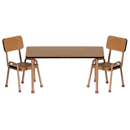 Juego de mesa y sillas para ratoncitos