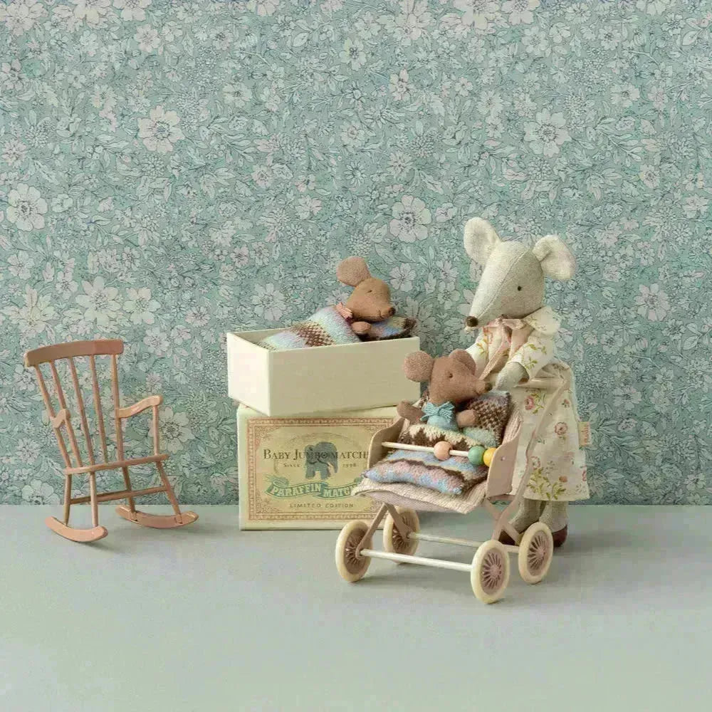 Ratoncito - Sleepy/wakey baby mouse in matchbox Rose