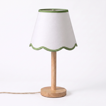Lampara sobremesa madera con pantalla scalloped textil
