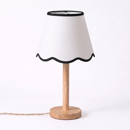 Lampara sobremesa madera con pantalla scalloped textil