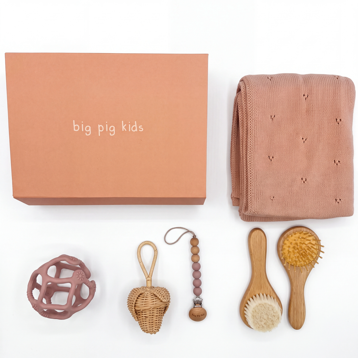 Caja de regalo - Baby essentials Pale Rose con sonajero de rattán