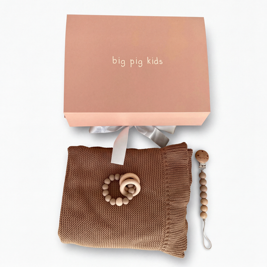 Caja de regalo - Baby knitted mocha mousse