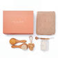 Caja de regalo - Baby essentials Beige con sonajero de rattán