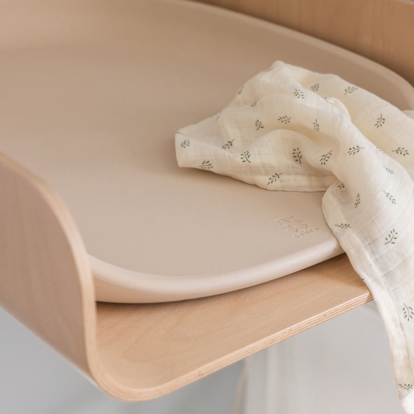 PRE-ORDER Mudador de pared - Madera