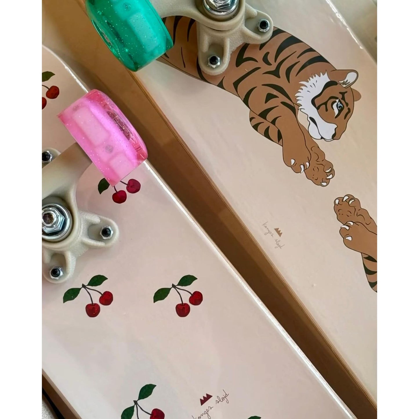 Skateboard - Cherry
