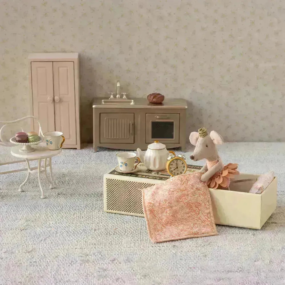 Ratoncito - Princess Mouse Little sister In A Matchbox rose