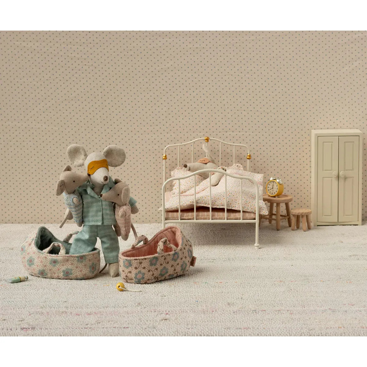 Ratoncito - Baby mouse in carry cot - Rose