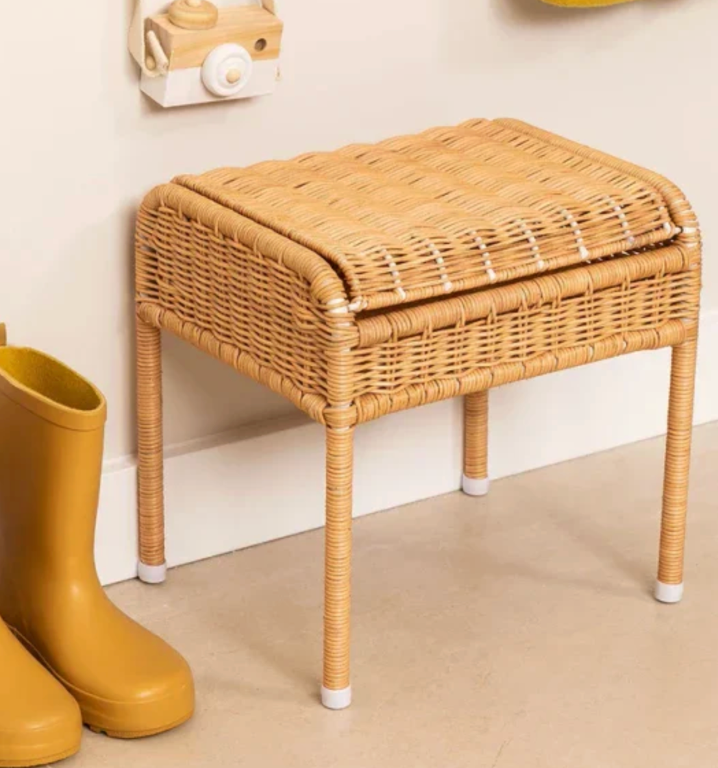 Taburete con almacenamiento rattan