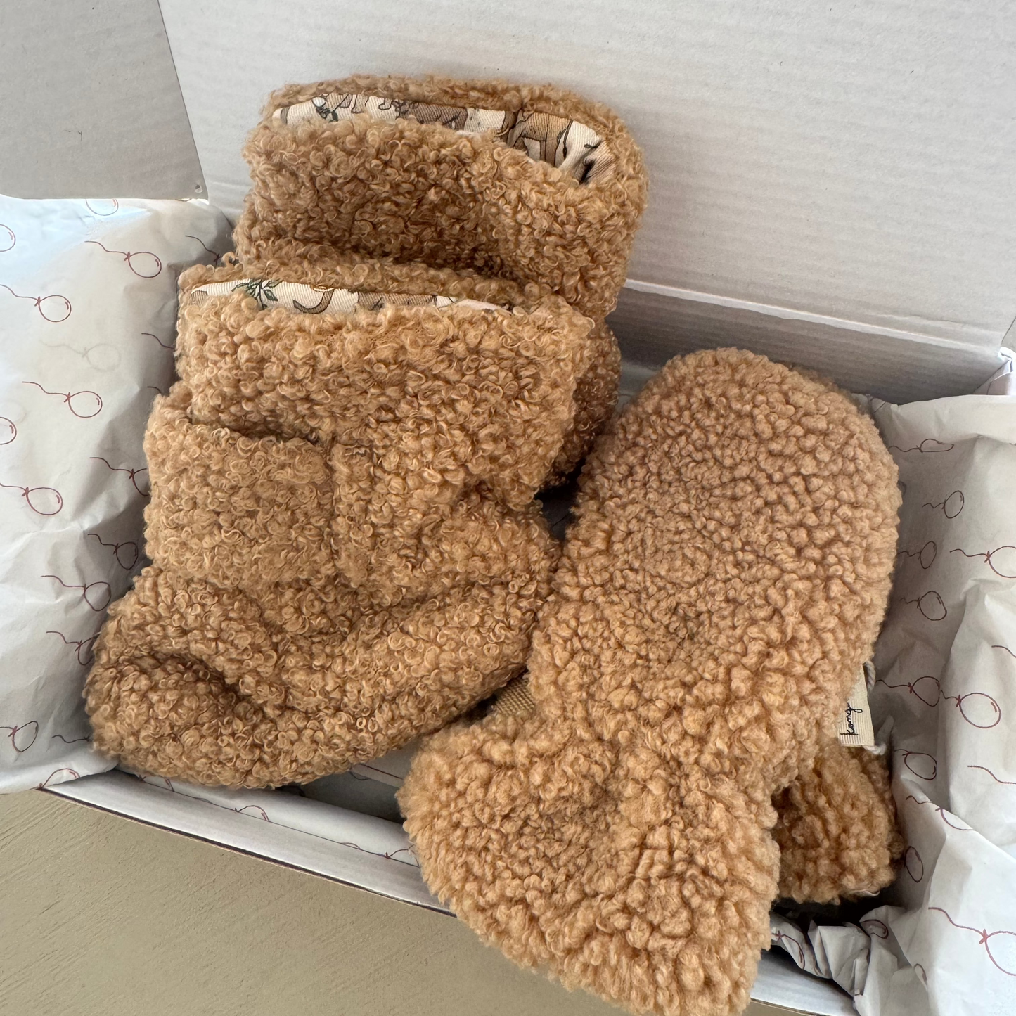 Caja de regalo Warm baby teddy x Konges Slojd