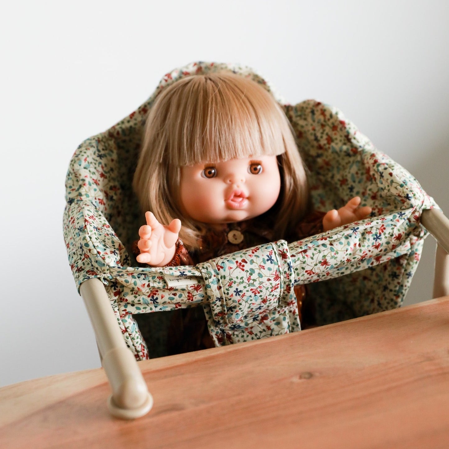 Silla para comer muñeca - Louloudi