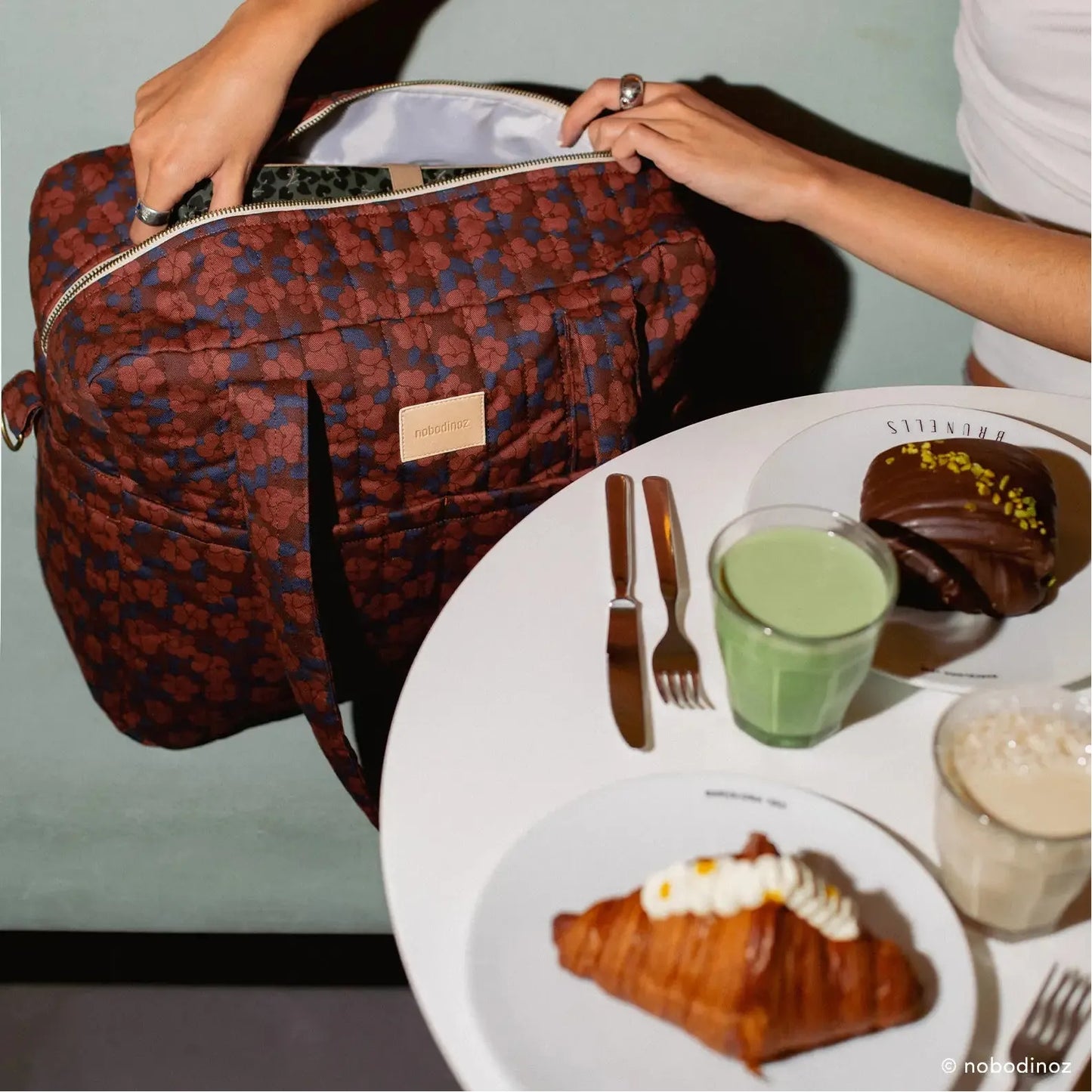 Bolso cambiador impermeable apto para coche Hyde Park - Maroon poppies