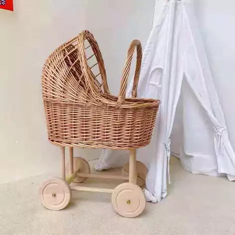 Coche para muñecas rattán