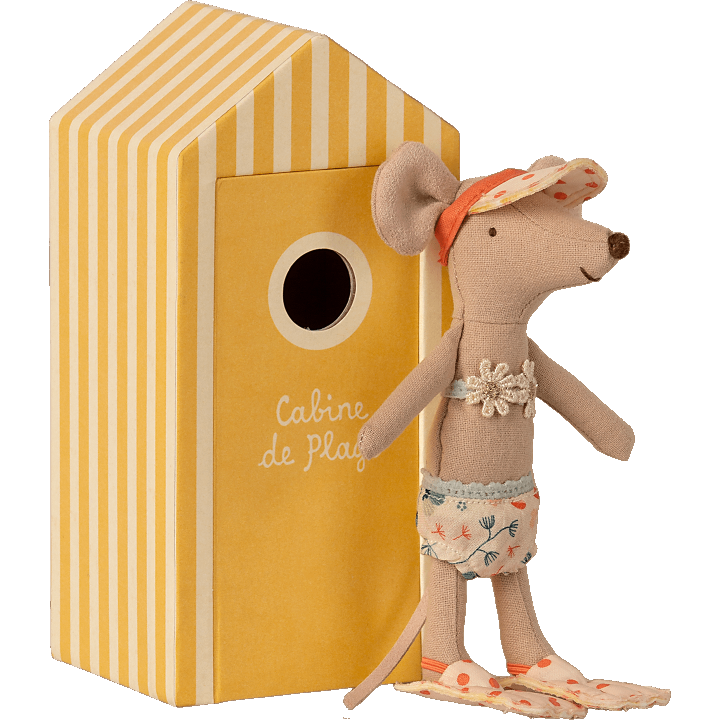 Ratoncito - Beach Mice Big Sister in a Cabin