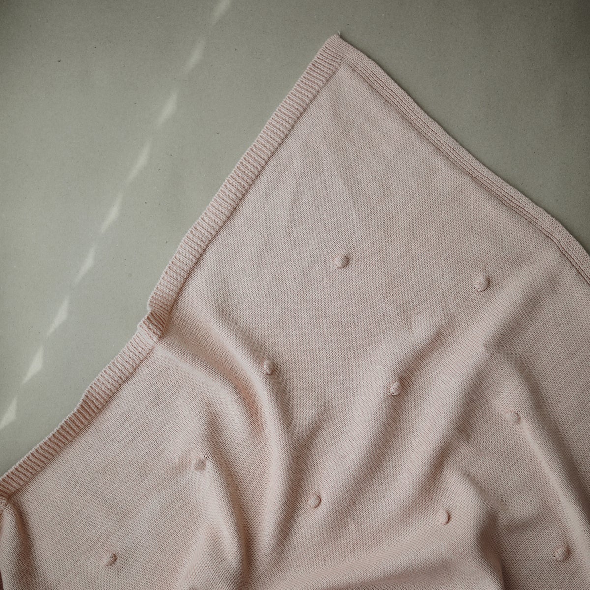 Manta Tejida - Textured Dots Blush