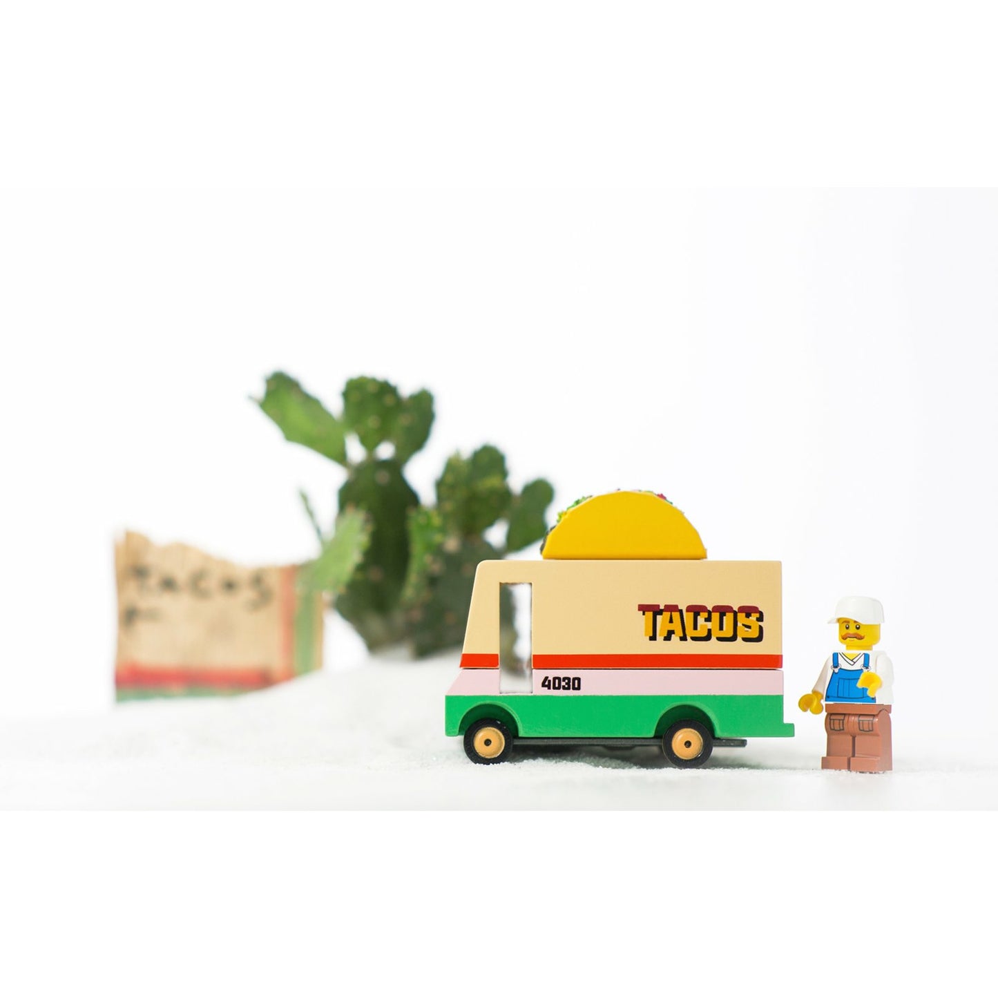 Auto De Madera - Taco Van