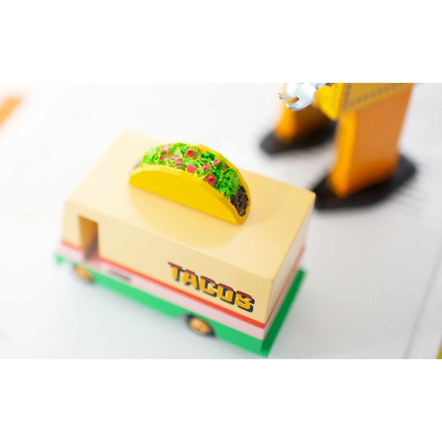 Auto De Madera - Taco Van