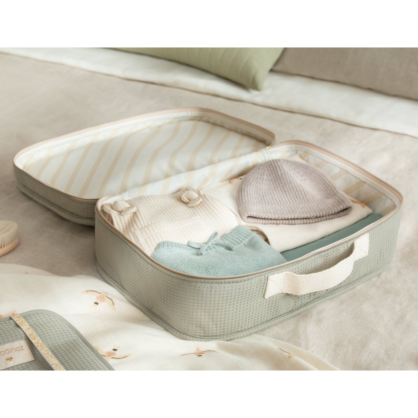 Maletita Victoria baby suitcase - Laurel Green