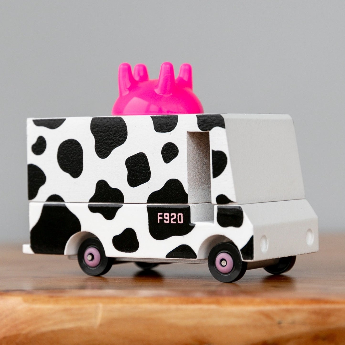 Auto De Madera - Milk Van
