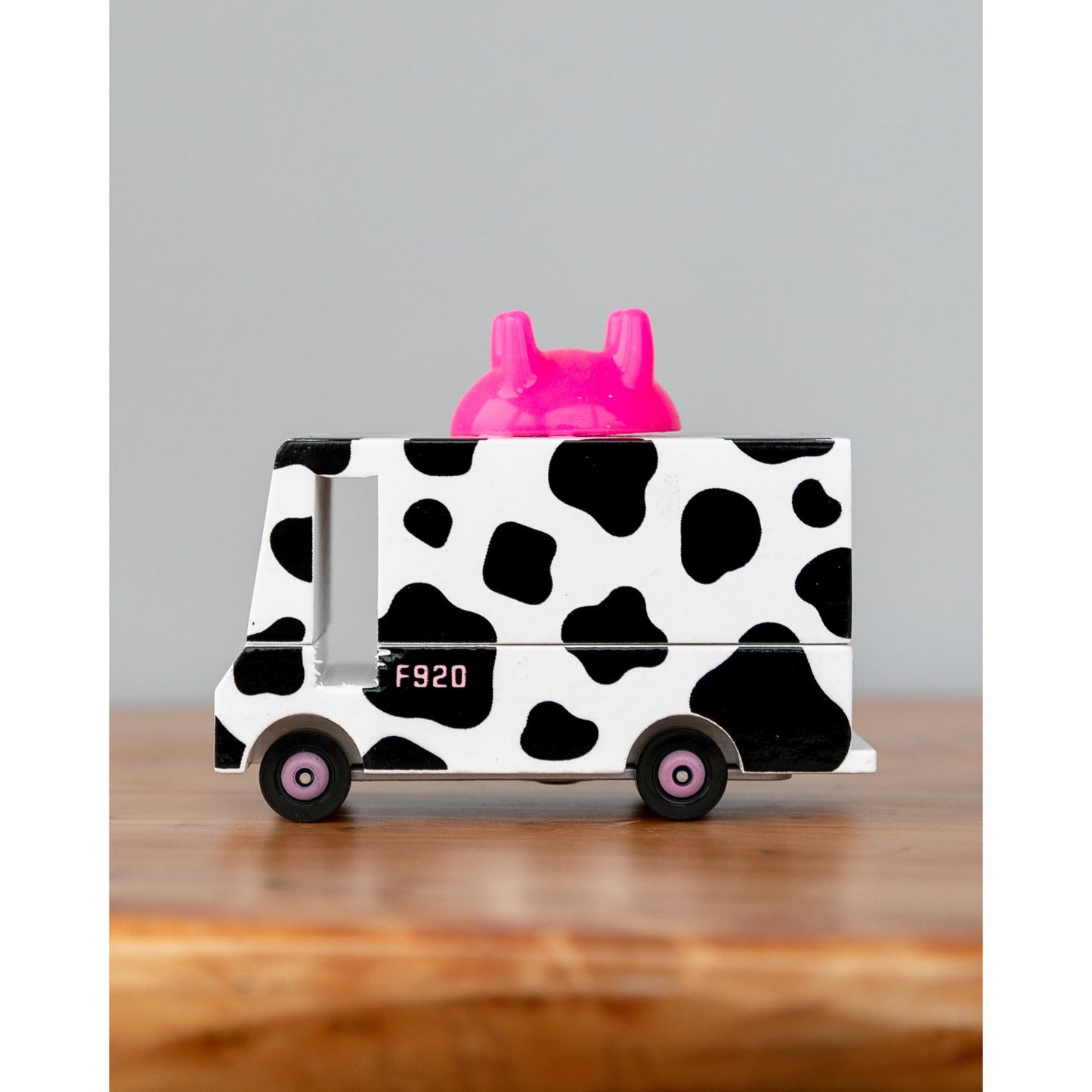 Auto De Madera - Milk Van