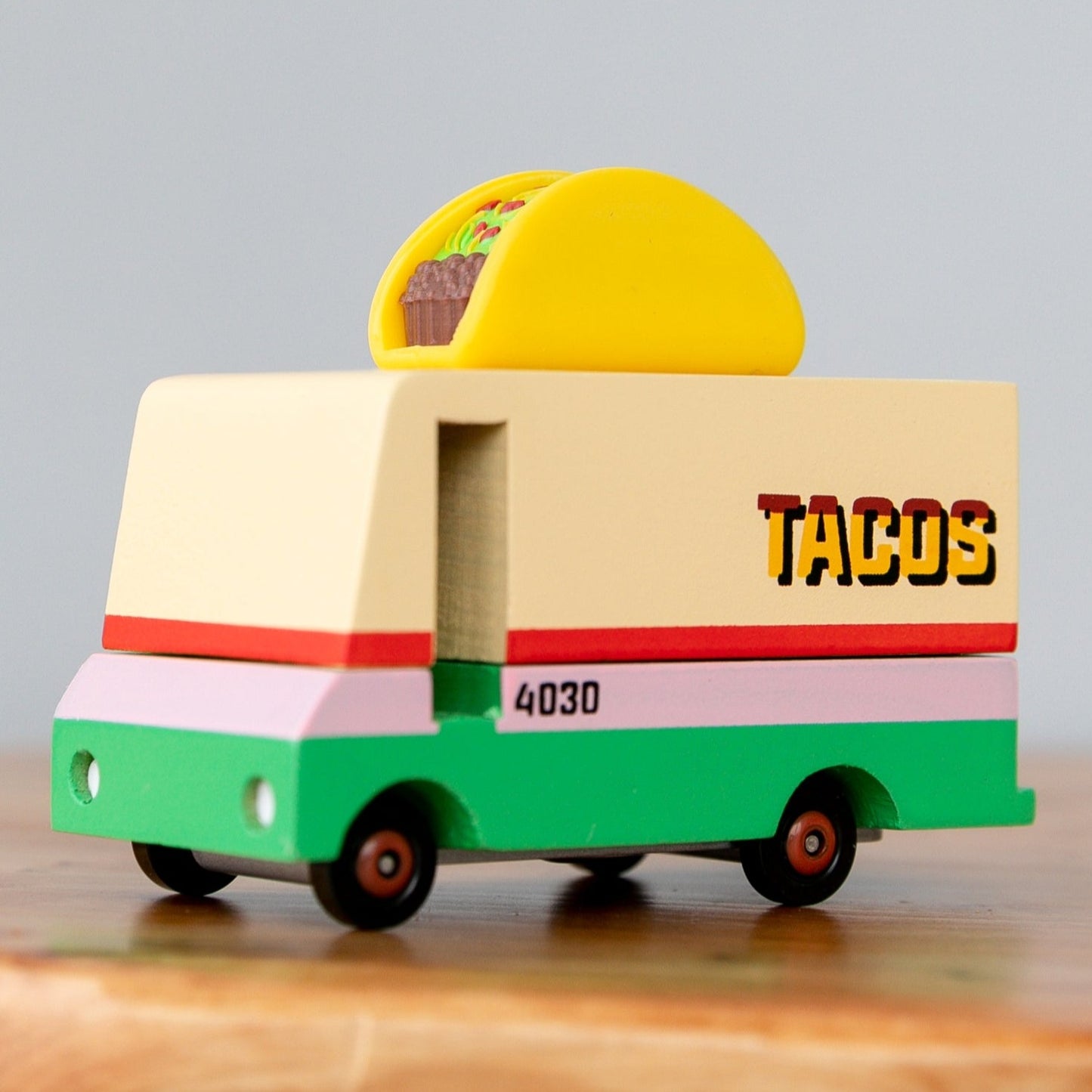 Auto De Madera - Taco Van