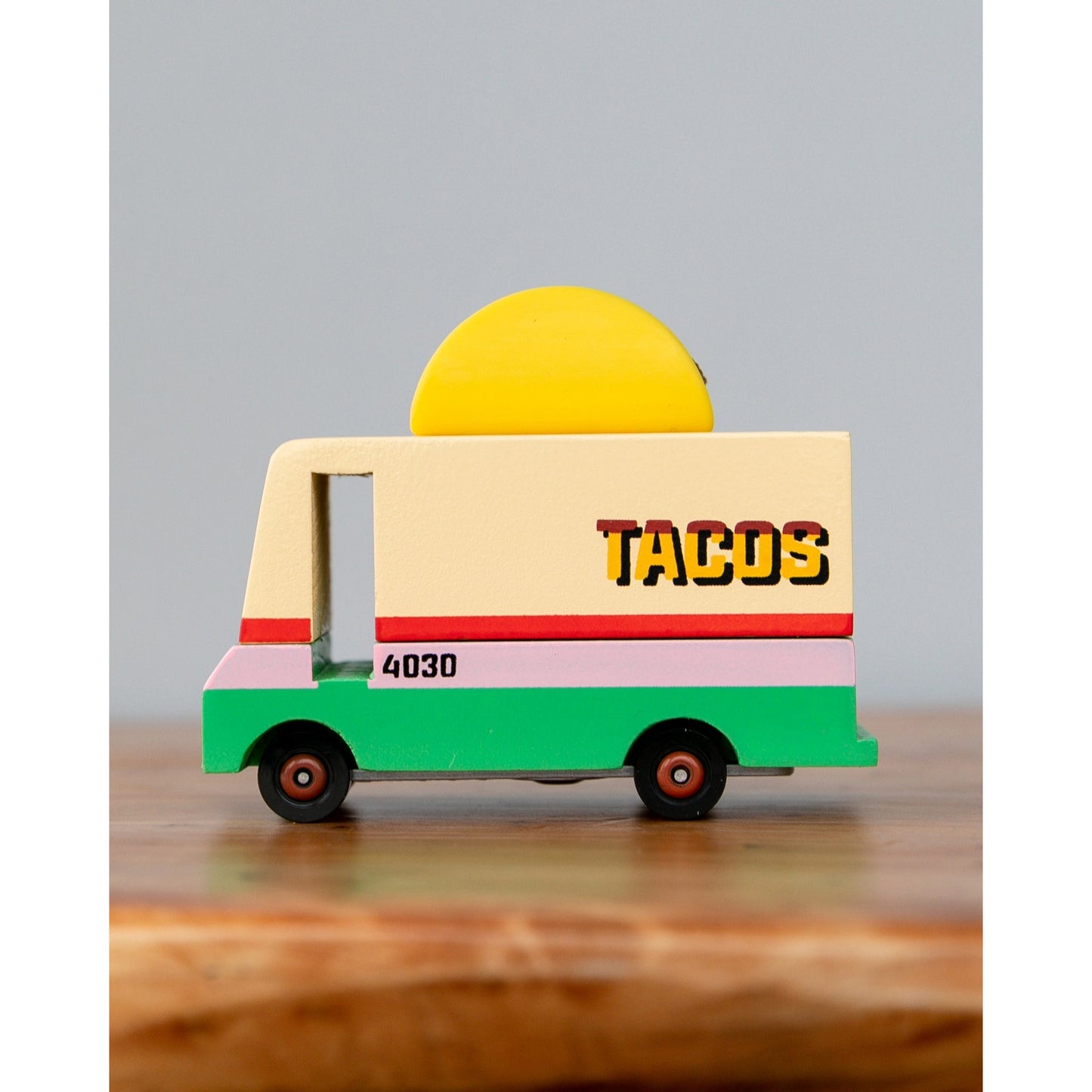 Auto De Madera - Taco Van