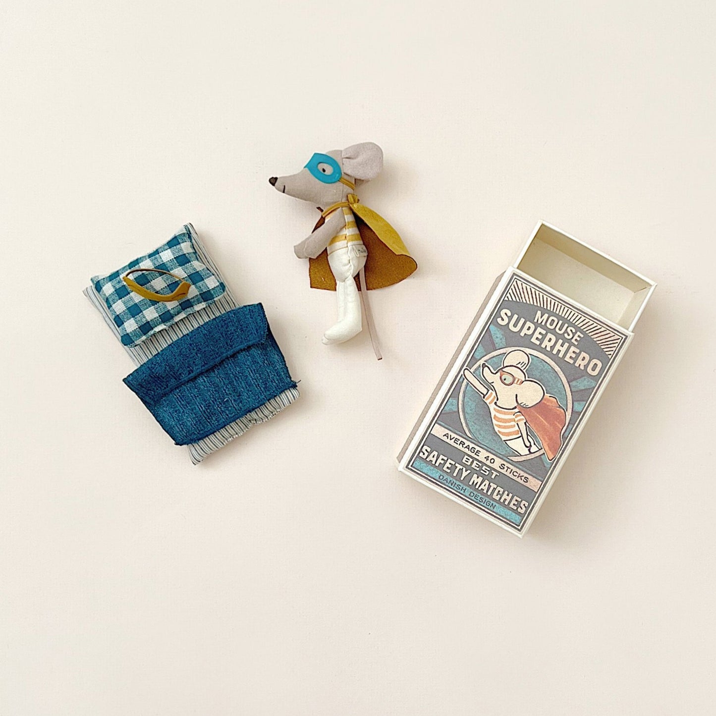 Ratoncito - Super Hero mouse Little brother in a matchbox
